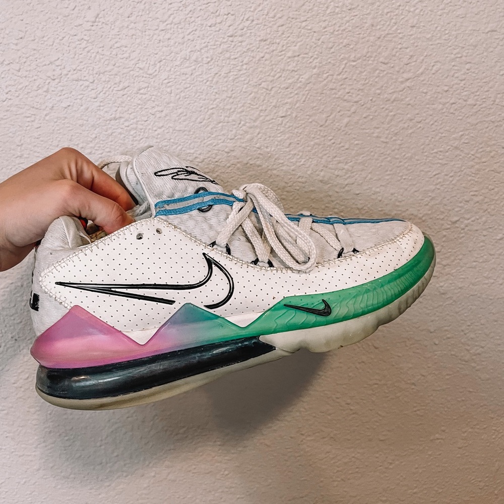 COPY - LeBron 17 basketball shoes glow in the dark